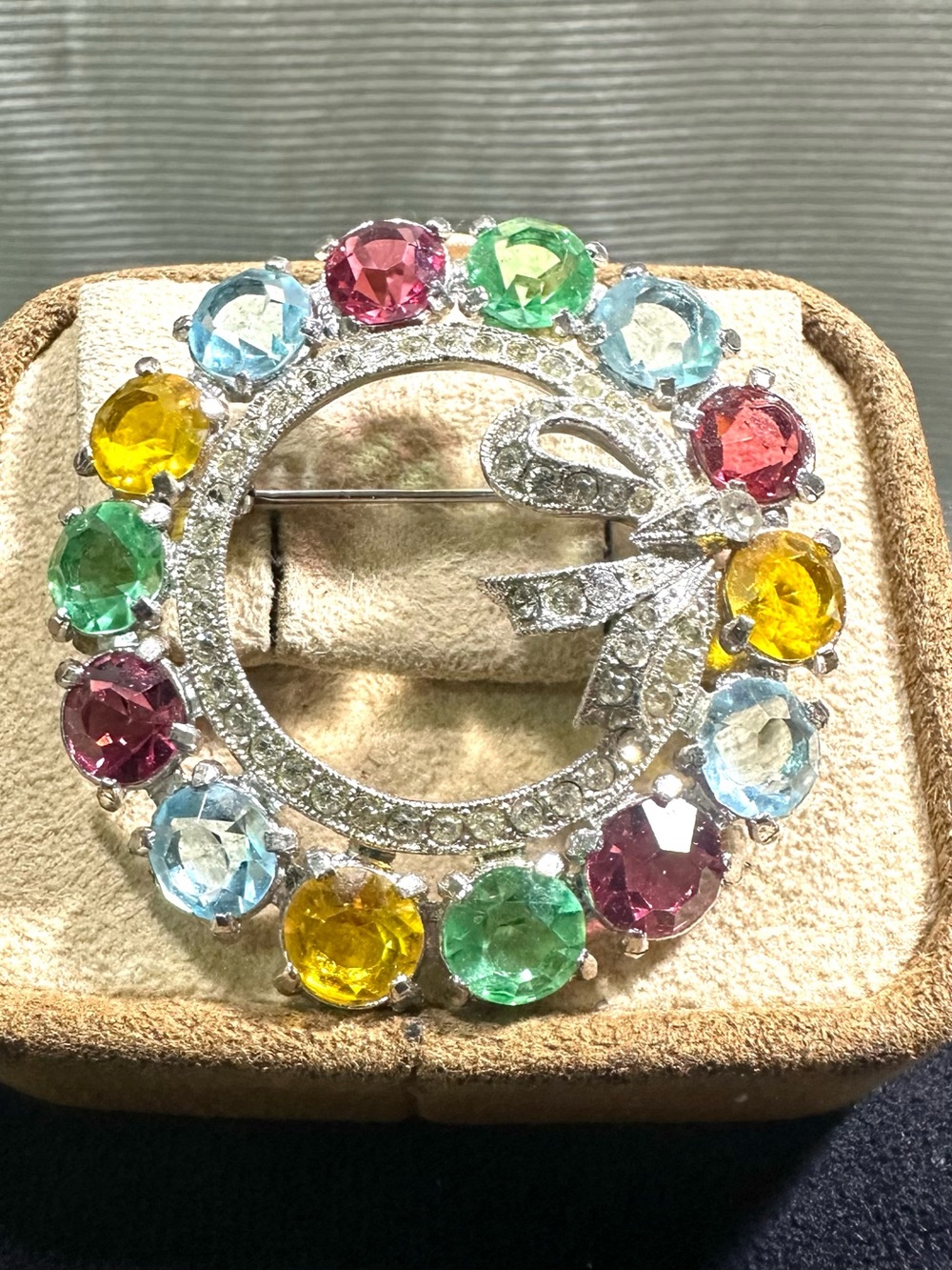 Beautiful Vtg Multicolored Glass ‘URANIUM’ X-Mas Accent Brooch